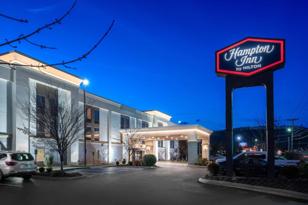 Hampton Inn Roanoke/Hollins – I-81